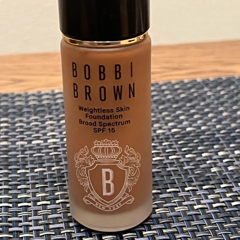 Bobbi Brown Weightless Skin Foundation - Tan - Picture 4 of 4